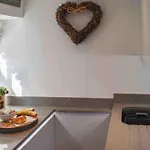 No6, Queens Square *