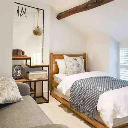 No6, Queens Square Holiday home