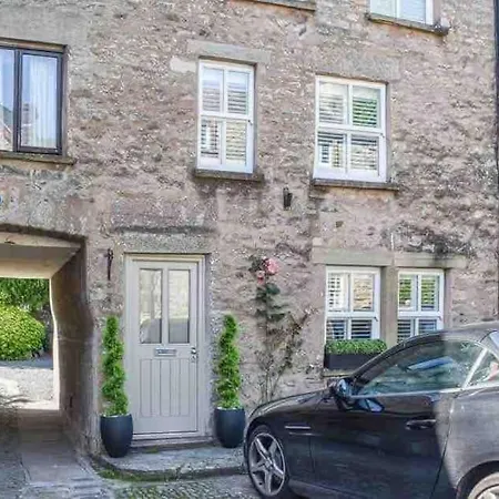 Holiday home No6, Queens Square *