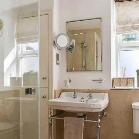 No6, Queens Square Holiday home