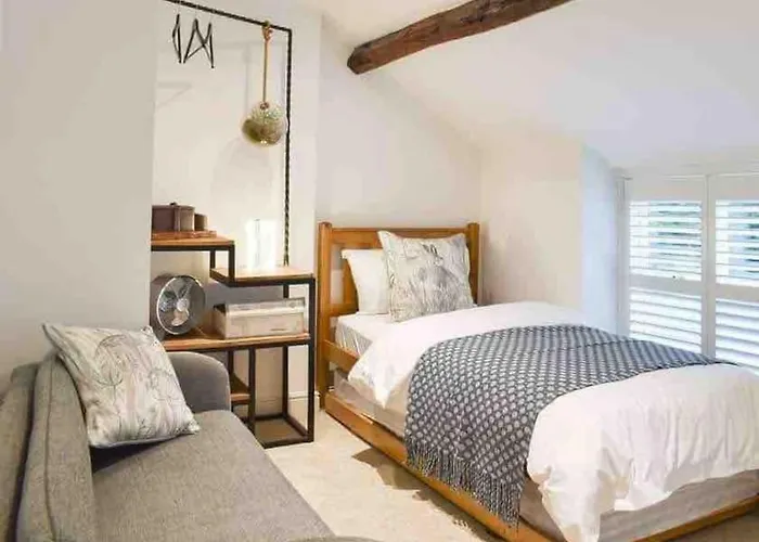 No6, Queens Square Holiday home