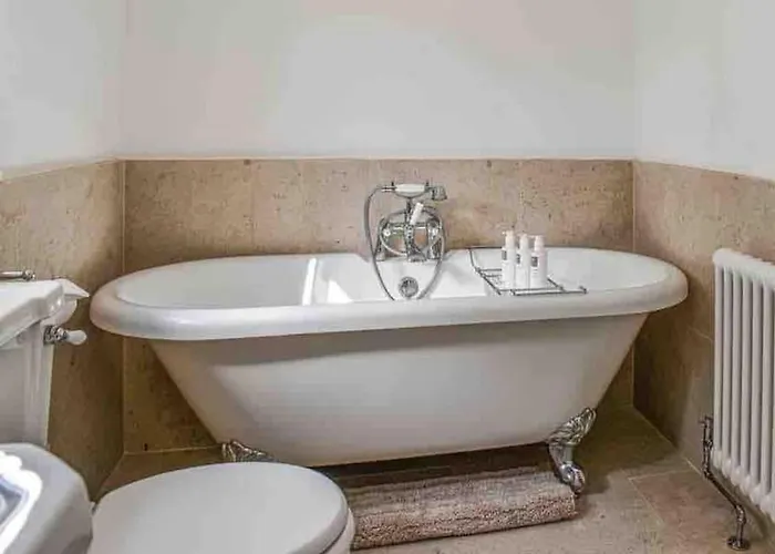 No6, Queens Square *