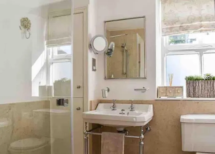 No6, Queens Square Holiday home