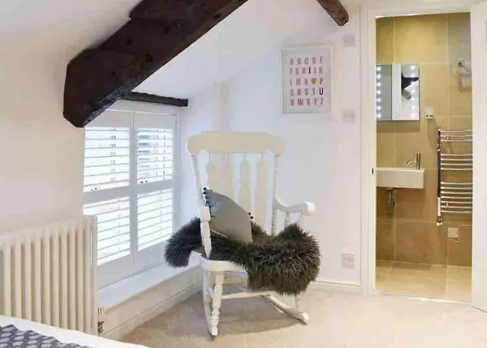 No6, Queens Square *