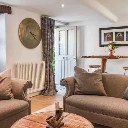 No6, Queens Square * Kirkby Lonsdale