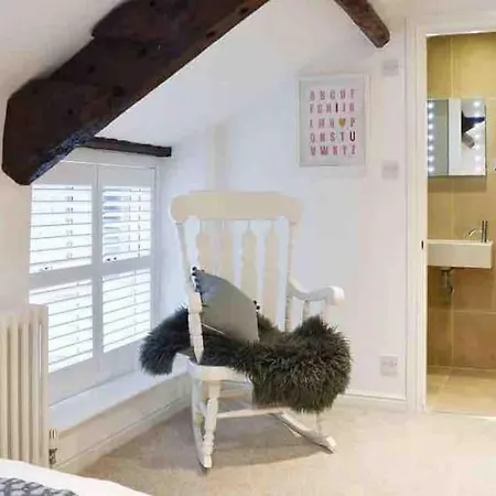 No6, Queens Square *